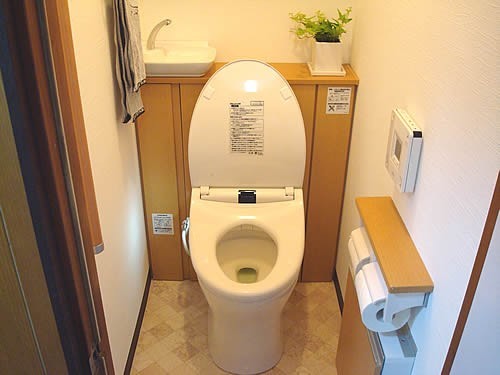 段差があった和式トイレから洋式トイレへリフォームしました。