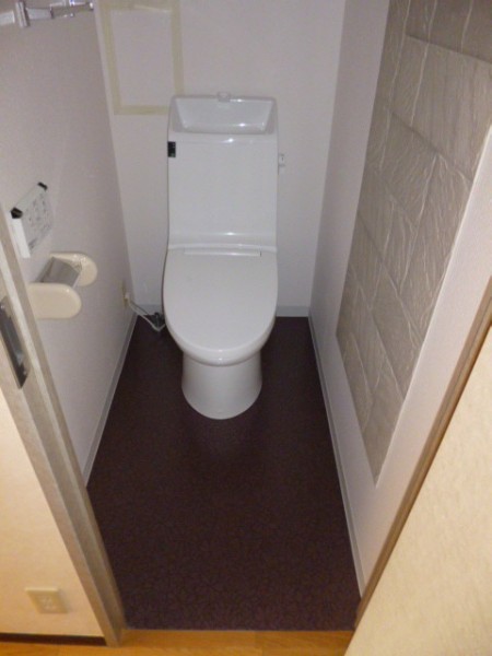 古くなってきたトイレを丸ごとリフォームしました。
