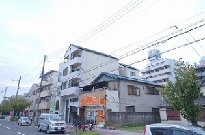 クラックが多く補修に時間がかかりましたが、綺麗に仕上がりました。