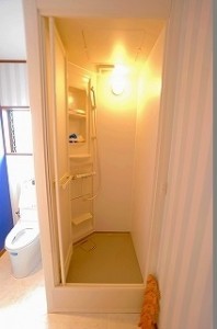 1階と2階、異なる雰囲気のトイレになりました。