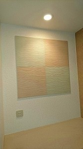 デザイン性の高いエコカラットを玄関、洗面、トイレに貼り高級感を演出。
