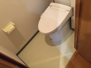便座に合わせて角を取り設置しました。