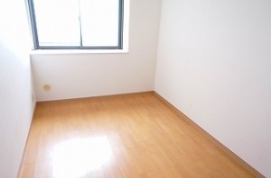 木目の美しいウッディ45に張り替えました。まるで新築のような室内に。