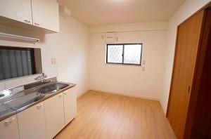 駐車場が居住スペースに。限られたスペースを上手く使い、間取りを作成しました。