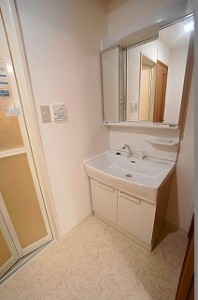 駐車場が居住スペースに。限られたスペースを上手く使い、間取りを作成しました。
