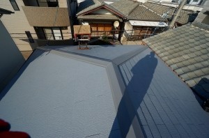 陶器瓦屋根から雨漏り。葺き替えを行い安心できる屋根へ。