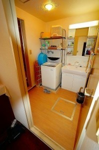 1面鏡から3面鏡の洗面台に。洗面ボウルも大きくなり使い勝手抜群です。