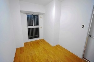 段差などを無くし生活がしやすいように、全室をフローリングに。壁や天井も張り替えて室内全体を綺麗に。