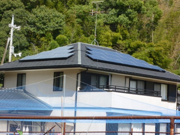 太陽光発電を戸建ての屋根の2面に設置しました！