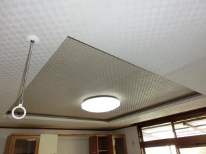 リビングの改装。折り上げ天井で雰囲気も抜群。室内干しもできるように