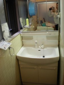 洗面ボウルが大きく収納も多い洗面台に取り替え、使い勝手をよくしました。
