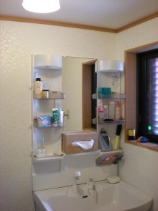 浴室改装に伴い、洗面脱衣所を増設。使い勝手のいい洗面台を置けるようになりました。