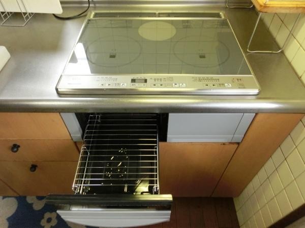 安全、安心のIHクッキングヒーターへ。エコキュートは増水対策として高基礎にしました。