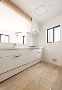 白を基調に自然素材に包まれた優しい空間になりました。