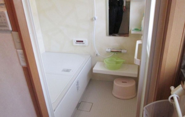 寒さも解消、掃除も楽々なユニットバスへ取り替え快適なお風呂空間に