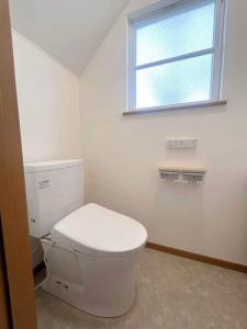 手洗いまわりも新しく入れ替えたトイレリフォーム