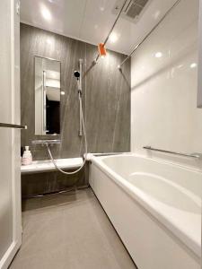 ホーロー浴槽が特徴的な浴室リフォーム