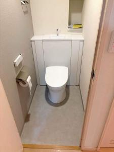 スタイリッシュな空間に仕上がる。トイレリフォーム（町田市N様邸）