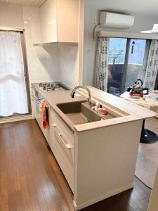 セラミック素材で熱やキズ・汚れに強いキッチンリフォーム（横浜市西区T様邸）