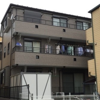 上品なカラーで耐久性も兼ね備えた塗料で仕上げました。