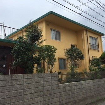 洋風の明るい外観に仕上がりました。