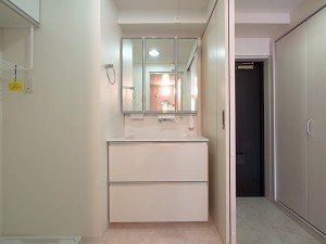 60㎝から75㎝幅の大きな洗面化粧台に交換