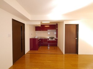 和室を洋室にして広いLDKに。採光も良く入る明るい広々とした空間に変わりました！