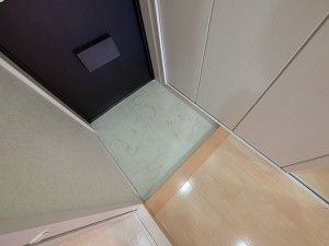 玄関のリフォーム。大きなクローゼットになり収納力もUPしました。