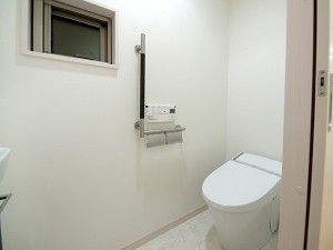 白を基調とした清潔感溢れるトイレに仕上がりました！