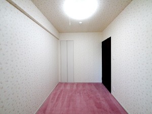 雰囲気の異なる洋室が完成しました。