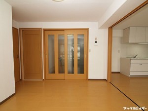 洋室、廊下をなくして広々としたリビングダイニングキッチンへ