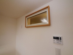 明るく清潔感溢れるLDKに。段差のない安全な室内にもなりました。