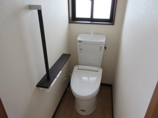 息子さん家族との同居を考えトイレを増築しました。