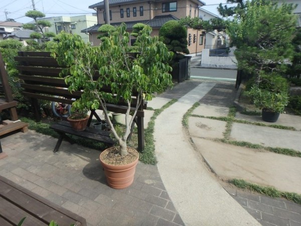 木材を施主様が塗り、組み立て・設置を弊社が行いました。