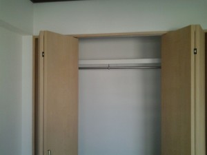 クロス張替えとクローゼットの変更、低予算で明るい部屋になりました