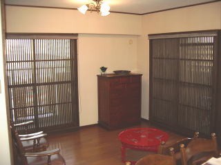 格子戸や簾を利用し古民家風＆アジアン風の室内へリフォームされました。