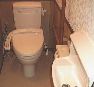和式から使い勝手のいい洋式トイレに。立ち座りもスムーズになりました。