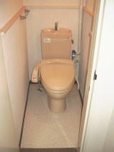 シャワートイレにクロス貼りの快適トイレにリフォームしました
