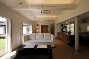 開放感溢れる平屋戸建て住宅に