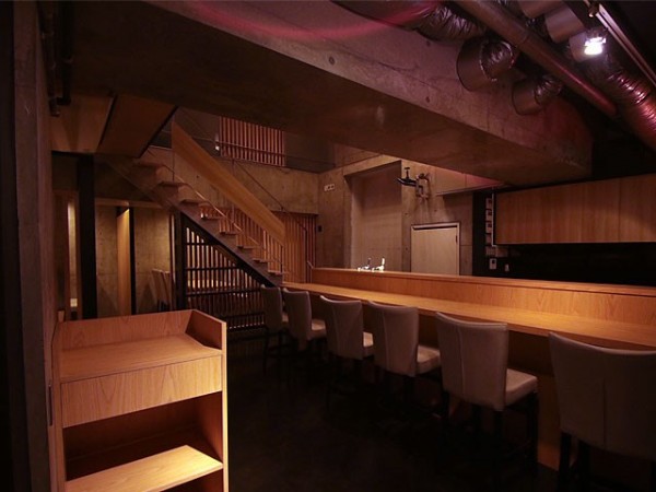 スケルトン店舗を居酒屋にリノベーション
