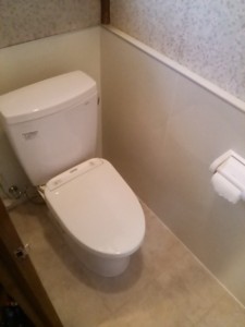 トイレを新しくして、壁、床の張替えをしました。清潔感のあるトイレになりました。