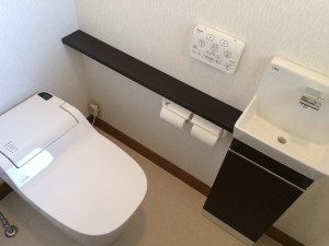 使い勝手が向上、デザインもスマートでトイレ空間が変わりました。