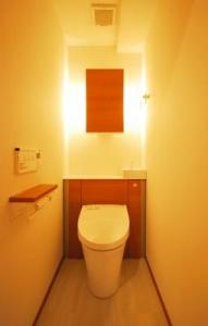 間接照明がホテルのような高級感あるトイレを演出