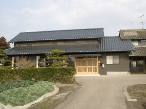 傷みがあった土壁の外壁にサイディングを張りました。