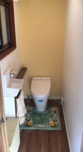 トイレを交換するだけでもスッキリと圧迫感のない空間へ