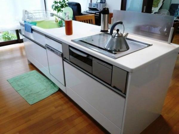 アイランド型キッチンへ変更し、家族とのコミュニケーションも取りやすく！