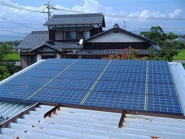 3.23kWの太陽光パネルを屋根に設置