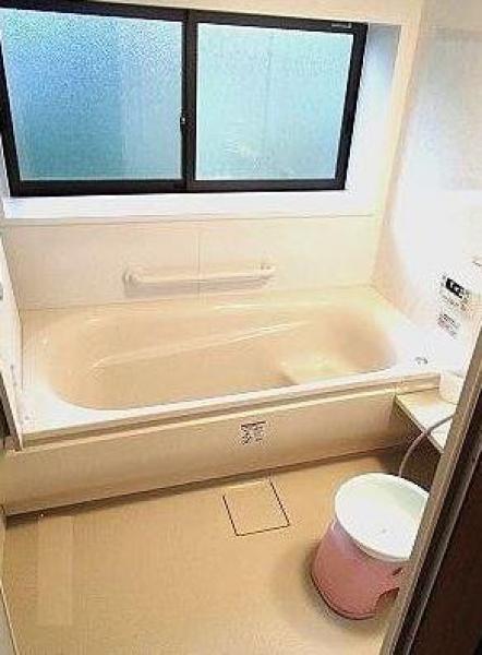 段差や浴槽の深さなども考慮しバリアフリー仕様のお風呂に