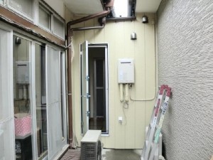 限られたスペースながらも、使い勝手のいいシャワー室兼洗面脱衣場に仕上がりました。