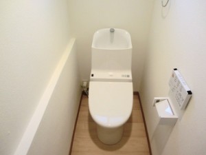 ゆったりとできる清潔感溢れるトイレ空間に変わりました。